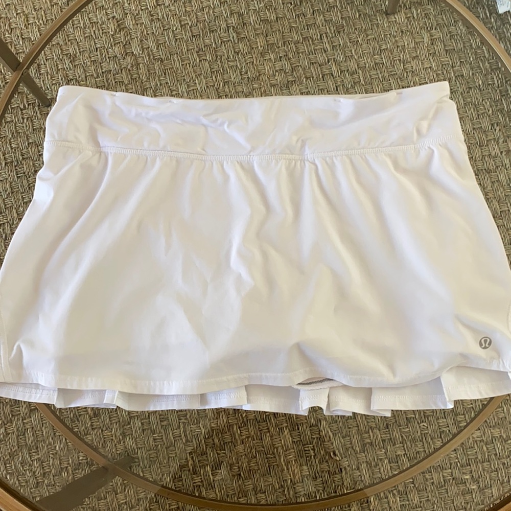 Lululemon pace setter skirt. White. Size 10.